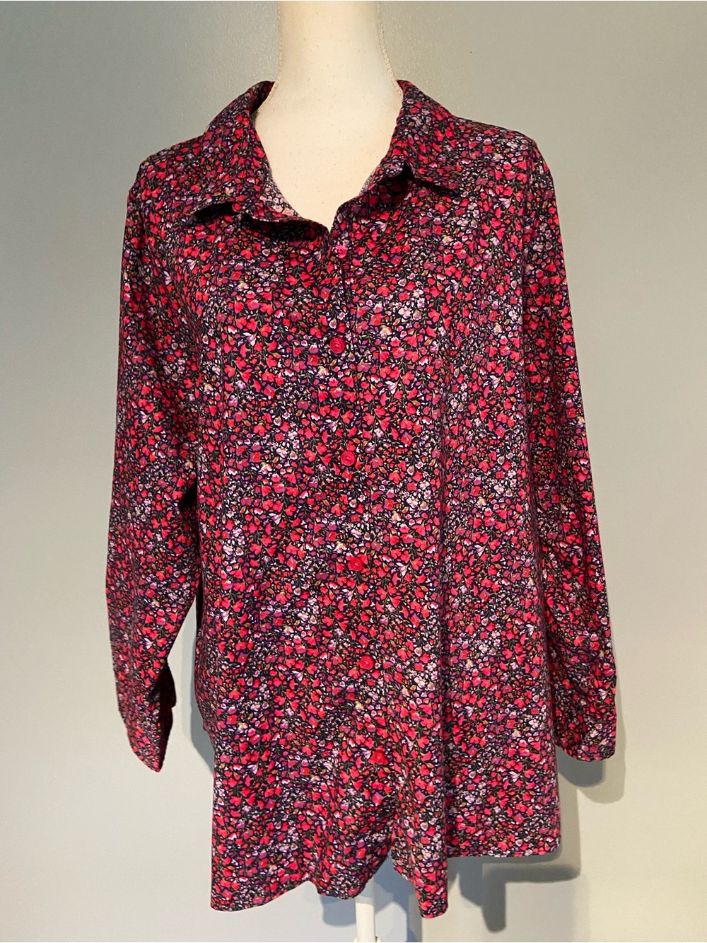 Isaac Mizrahi Women's Button-Down Shirt in Pink and Black Floral